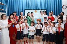 Le PM Pham Minh Chinh visite des établissements éducatifs d'enfants défavorisés