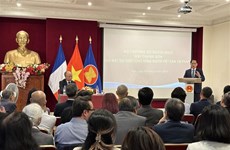 Le ministre des AE salue les contributions de la communauté vietnamienne en France