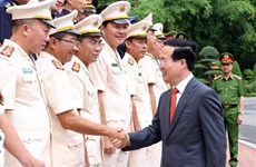 Le président Vo Van Thuong salue les personnes exemplaires dans la lutte antidrogue