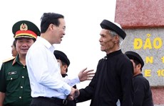 Le président Vo Van Thuong visite l'île de Phu Quy dans la province de Binh Thuan