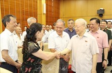 Le secrétaire général du Parti rencontre des électeurs de Hanoï