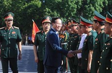 Le président de la République rend visite aux officiers et soldats de la 2e zone militaire