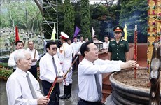 Le président Vo Van Thuong rend hommage aux héros morts pour la Patrie à Côn Dao