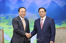 Le PM plaide pour le soutien du Vietnam au Laos dans le domaine de la santé