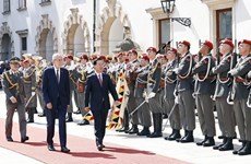 Cérémonie d'accueil officielle du président Vo Van Thuong en visite officielle en Autriche