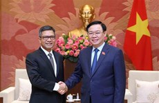 Le président de l’AN du Vietnam reçoit les ambassadeurs d'Indonésie et d'Iran