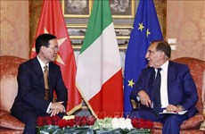 Le président Vo Van Thuong rencontre le président du Sénat italien