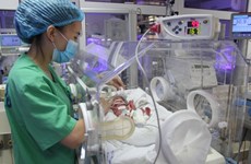 Les hôpitaux vietnamiens sauvent des prématurés de plus en plus petits