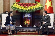 Le président Vo Van Thuong reçoit la présidente de la Cour populaire suprême du Laos