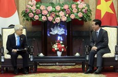 Le président Vo Van Thuong reçoit le président de la Chambre des conseillers du Japon