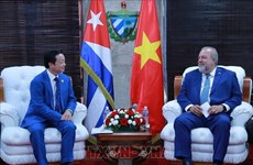 Le vice-Premier ministre Tran Hong Ha rencontre le Premier ministre cubain