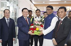 Le président de l'AN Vuong Dinh Hue entame sa visite officielle au Bangladesh