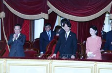 Le prince héritier et la princesse du Japon assistent à la première représentation de l'opéra "Princesse Anio"