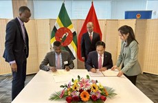 Vietnam et Dominique signent un accord d'exemption de visa pour les titulaires de passeports diplomatiques et officiels