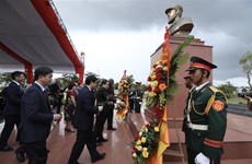 Le président de l'ANPP de Cuba rend hommage au leader Fidel Castro à Quang Tri 