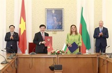 Le président de l’AN Vuong Dinh Hue achève ses visites officielles au Bangladesh et en Bulgarie