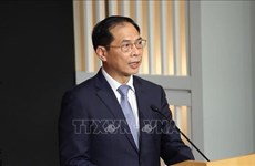 Le voyage d'affaires du PM Pham Minh Chinh concrétise la politique étrangère du 13e Congrès national du Parti