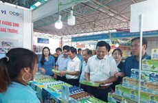 Les spécialités locales et les villages de métiers font leur promotion à Hanoi
