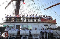 Le voilier 286-Le Quy Don part pour une visite d'amitié à Singapour 