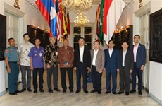 Une délégation du Conseil théorique central en visite de travail en Indonésie
