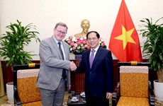 Le ministre des AE Bui Thanh Son reçoit le PM de la Thuringe (Allemagne)