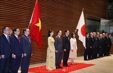 Le président Vo Van Thuong assiste à une cérémonie d’accueil à Tokyo