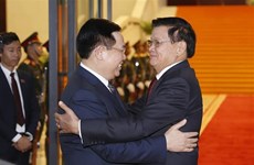 Entrevue entre le président de l’AN vietnamienne et le secrétaire général du PPRL et président lao