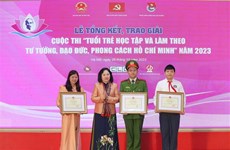 Remise des prix d’un concours des jeunes sur l’étude de la pensée, de la moralité et du style du Président Ho Chi Minh