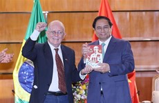 Un chercheur brésilien apprécie le rôle du Parti communiste vietnamien