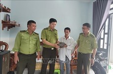 Un pangolin sauvage est remis à la garde-frontière de Chau Duc-Ba Ria