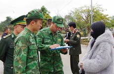 Accueil de 69 citoyens vietnamiens à la porte frontière de Tay Trang