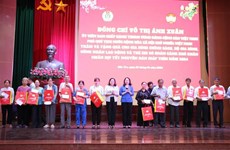Cadeaux du Têt de la vice-présidente Vo Thi Anh Xuan aux personnes défavorisées de Ben Tre