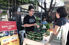 À Hô Chi Minh-Ville, le marché du Têt fait le plein de cadeaux vietnamiens