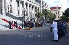 Le PM néo-zélandais préside l’accueil du PM Pham Minh Chinh