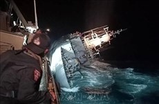 La marine thaïlandaise achève le sauvetage du navire coulé