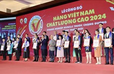 Remise du certificat de produits vietnamiens de haute qualité 2024