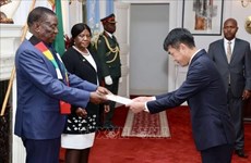 Le président du Zimbabwe veut promouvoir la coopération avec le Vietnam
