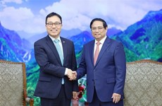 Le PM Pham Minh Chinh reçoit les nouveaux ambassadeurs de R. de Corée et du Laos au Vietnam