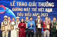 Remise des Prix de jeunes figures exemplaires du Vietnam 2023