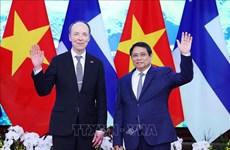 Entrevue entre le PM Pham Minh Chinh et le président du Parlement de Finlande