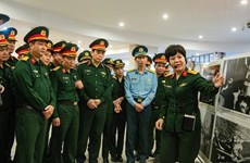 Exposition de photos en l’honneur de la victoire de Diên Biên Phu