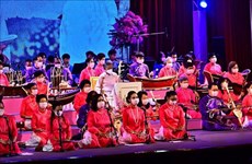 La princesse thaïlandaise compose et interprète une œuvre musicale sur le Vietnam