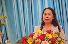 La présidente par intérim Vo Thi Anh Xuan à une conférence sur l’émulation et la récompense