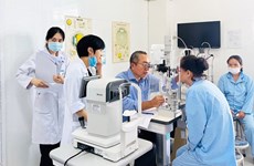 Un médecin japonais apporte de la lumière à des milliers de patients vietnamiens