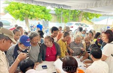 Ho Chi Minh-Ville organise des examens médicaux pour des personnes défavorisées au Laos