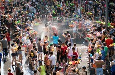 Les Thaïlandais sont prudents dans leurs dépenses pendant le festival de Songkran (enquête)