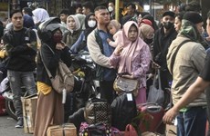 Les jeunes indonésiens reportent le mariage