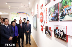 Le président de l'Assemblée nationale visite le Gubei Civic Center à Shanghai