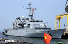 Renforcement de la coopération entre les Marines vietnamienne et française