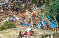 Des glissements de terrain font 18 morts en Indonésie